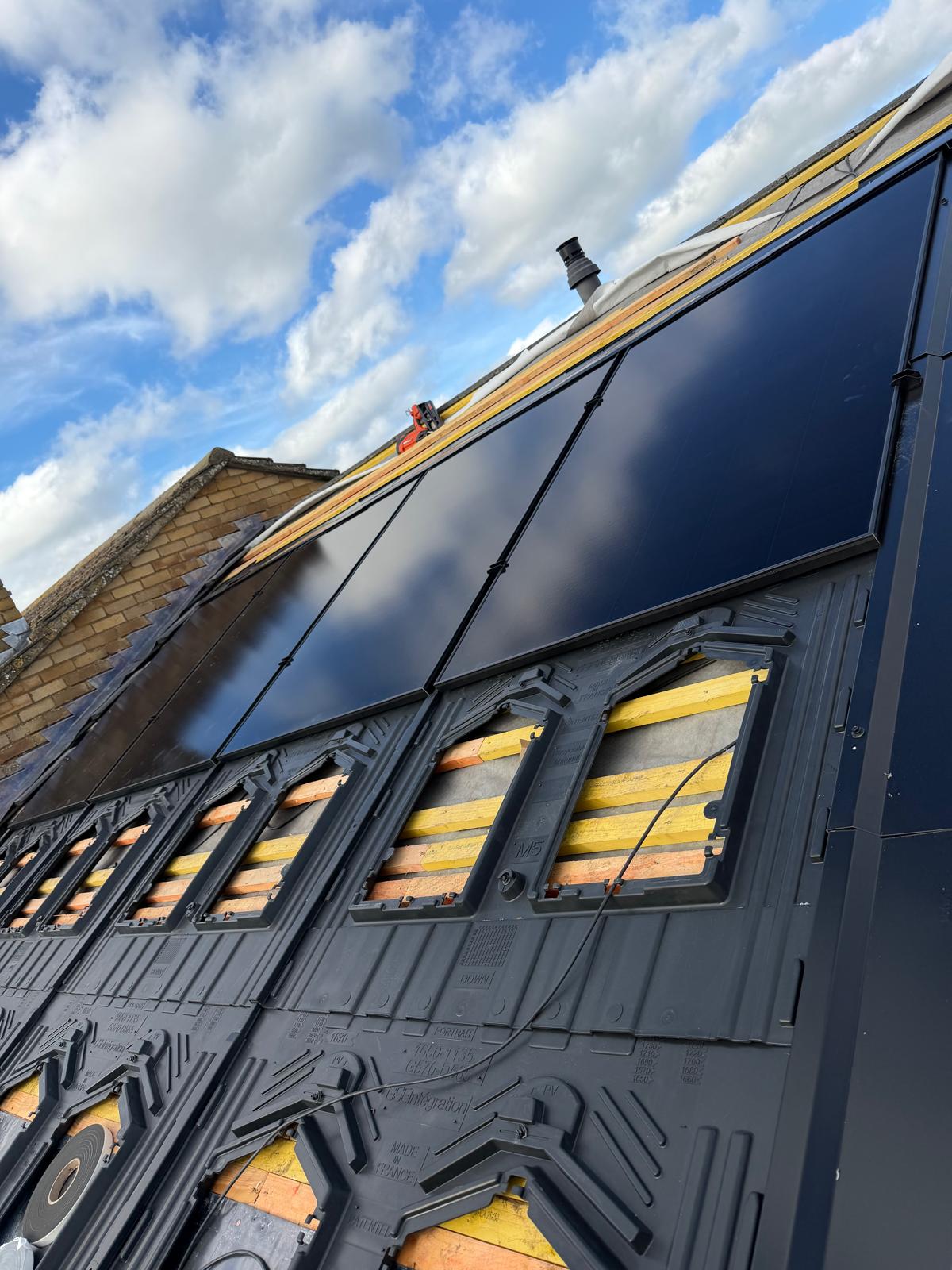 S4 trays during an in-roof installation. A view beneath the finished roof covering: mounting trays and panels during installation.